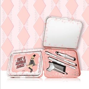 Benefit brow kit in Shade 6